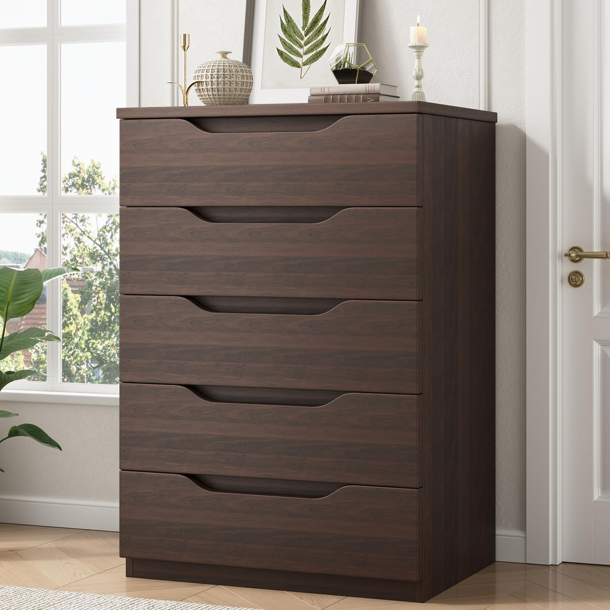 Brown 5 Drawer Dresser R663351