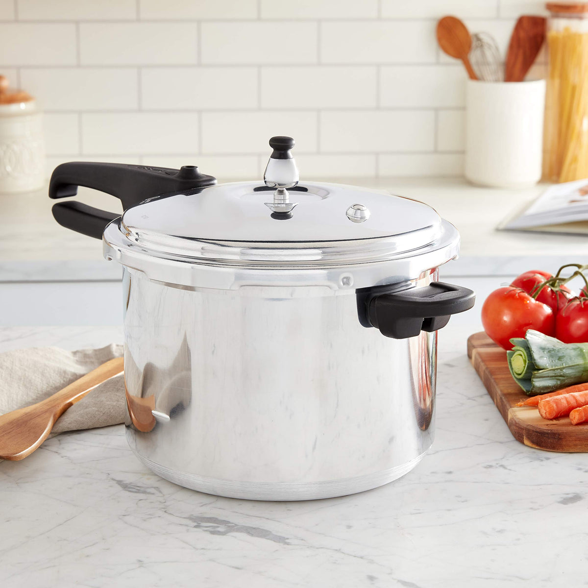 Polished Aluminum 8-Quart Pressure Cooker B6671