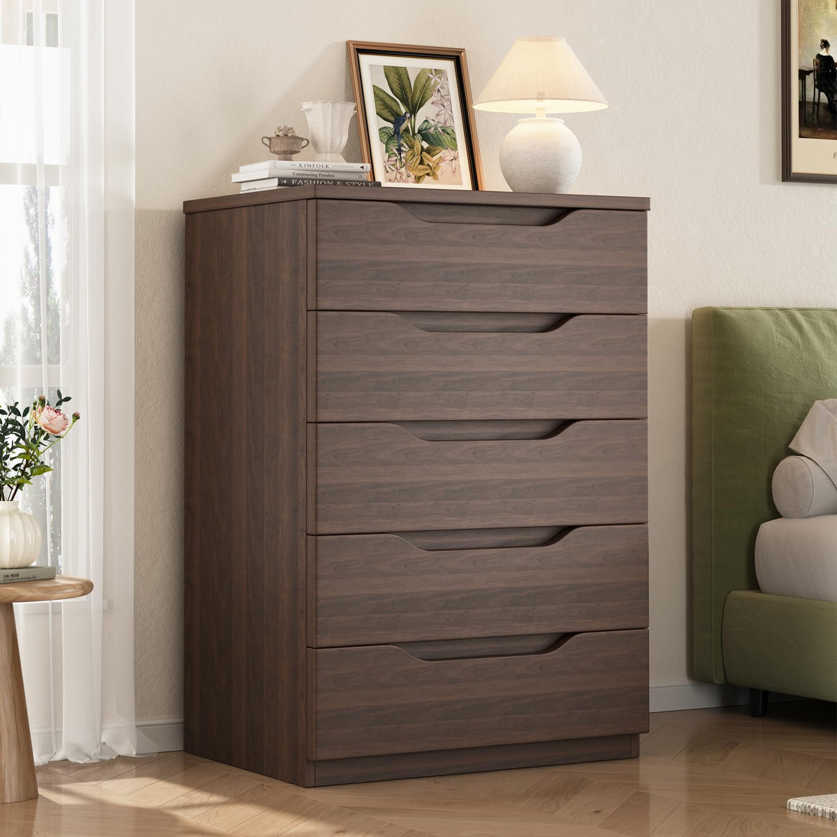 Brown 5 Drawer Dresser R663351